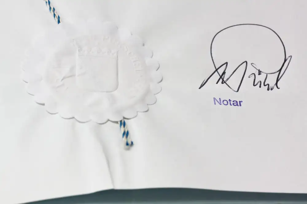 Notář Plat